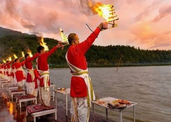 Devotees visiting Ayodhya's Ram Mandir as Uttar Pradesh launches new weekend religious tour packages under the Visit My State campaign.