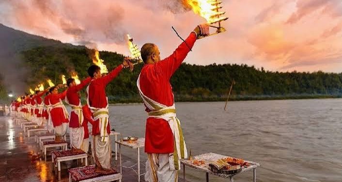 Devotees visiting Ayodhya's Ram Mandir as Uttar Pradesh launches new weekend religious tour packages under the Visit My State campaign.